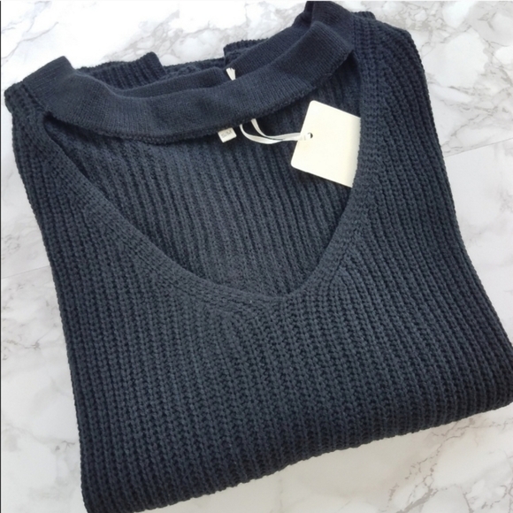 Soft black cutout sweater - Picture 3 of 6